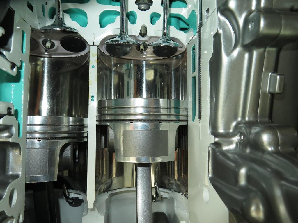 AMG-moottoreiden sylinterit on käsitelty erityisellä kitkaa vähentävällä ja kestävyyttä lisäävällä hiiliseoksesta ja teräksestä koostuvalla Nanonslide -pinnoitteella.