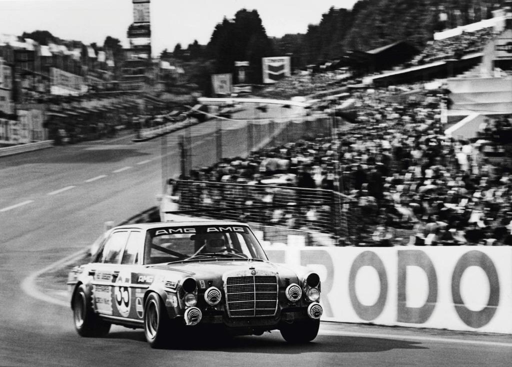 AMG Mercedes 300 SEL 6.8 Roter Sau AMG nousi nimenä rata-autoilua seuraavien tietoisuuteen voimalla yli yön vuoden 1971 Span 24 tunnin ajoissa.