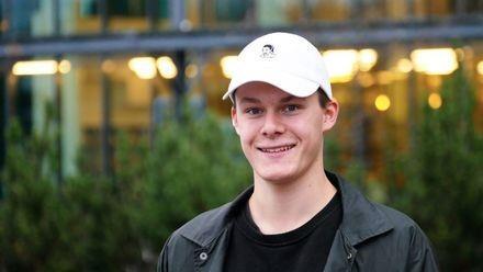 Toiminta on ainutlaatuista Keski-Suomessa. Pihalla on kesällä yksityinen skeittiparkki ja talvella takapihalta pääsee luonnonmetsään laskemaan lumilaudalla.