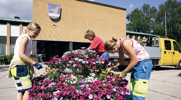 Miten meillä toimitaan? Kuvaile miten henkilöstöresurssit ja strategia on sovitettu yhteen ja miten henkilöstö on otettu mukaan prosessien suunnitteluun ja parantamiskohteiden tunnistamiseen.