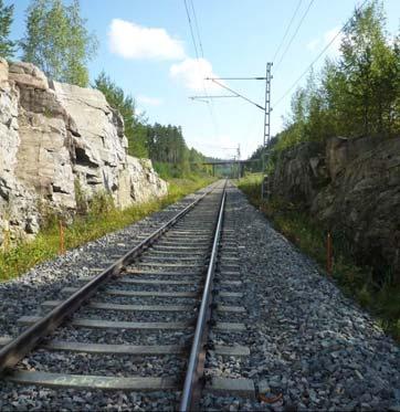 Kuva kohteen 151 siirtymäanturien sijaintikohdasta a) Turun suuntaan) ja b) Salon suuntaan.