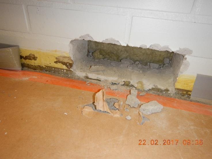 Tiiliset väliseinät lähtevät kantavan betnilaatan päältä. (kuvat 33-34) Kuva 19.