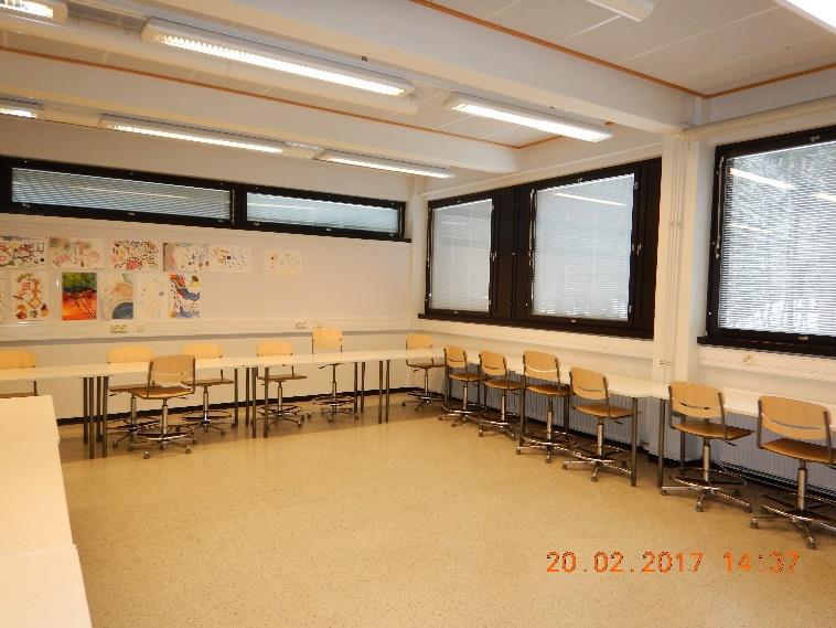 23 (60) Kuva 41. Lukka 18 Kuva 42 Lukassa 17 n vetkaappeja 4.2 Alaphjarakenteet Alaphja n tyypillinen 60-luvun rakenne, jssa lämmöneristeenä n tja-levy (lastuvilla). 4.2.1 Rakenne Khteessa tehtyjen havaintjen / aiempien tutkimusten (2) perusteella rakennuksen alaphjarakenne n seuraava ylhäältä alaspäin mentäessä: - lattiapinnite, muvilaatta - pintalaatta n.