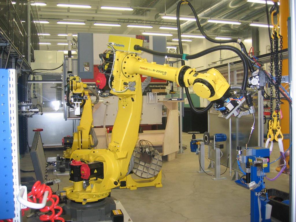 18 3.1.2 Robottisolu Solussa on kaksi Fanuc R2000iB/165 teollisuusrobottia, joista toinen on varustettu ArcTool-hitsausohjelmistolla.