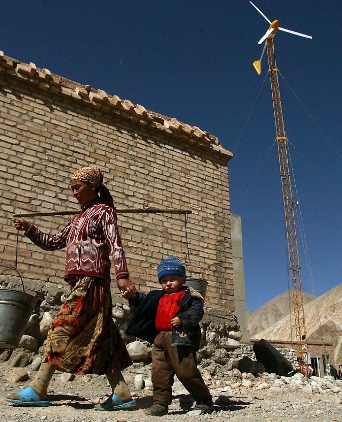 Bulunkoussa, Kiinan Xinjiang-provinssissa on käynnissä pilottiprojekti, jossa 312 kotitaloutta, koulu ja terveyskeskus saavat sähköä tuulivoimaa, aurinkoenergiaa ja dieseliä hyödyntävästä