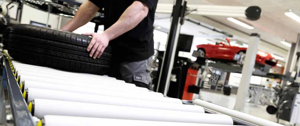 ROLLER TABLES Roller tables are an important element in an assembly line, where ergonomics and good workflow must be ensured.