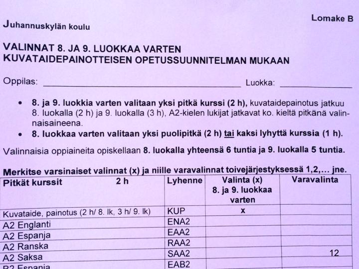 KUVATAIDE-OPETUSSUUNNITELMA Valinnaisia oppiaineita yhteensä 8. luokalla 6 tuntia ja 9. luokalla 5 tuntia Kuvataidepainotuksen lisäksi 8. ja 9. luokkaa varten valitaan yksi pitkä kurssi (2 h) à A2-kielten lukijat jatkavat ko.