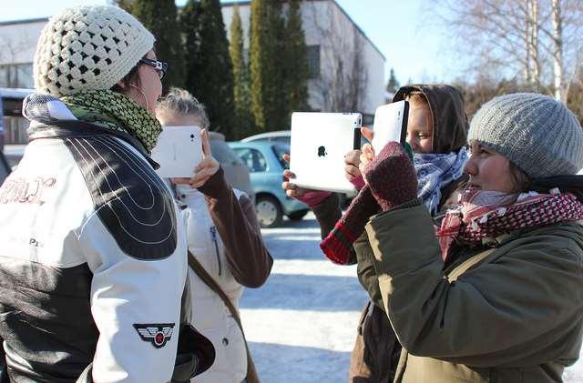 Digitaaliset oppijat Valmiin sisällön sijaan diginatiivit haluavat luoda itse omia sisältöjään