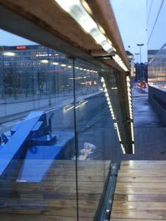 Tunnelmareitille sopii sekä taide että valaisevat kalusteet. Valaisevia penkkejä ehdotetaan tunnelmapolun pikkuaukiolle, jolta näkymä avautuu kohti etelää. 3.