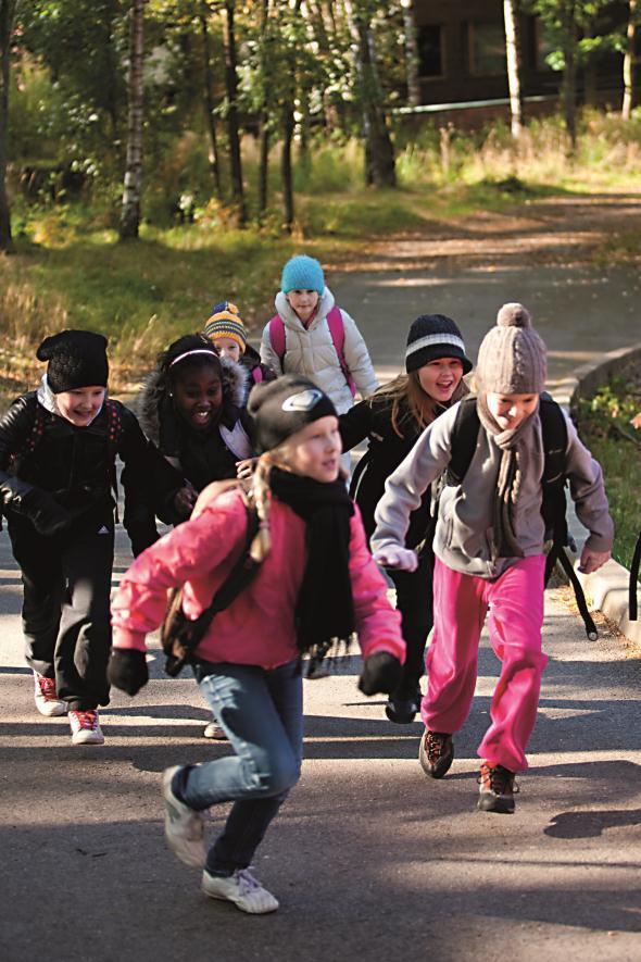 Perusopetusta luokilla 1-9 (10) Oulun kaupungilla on 52 perusopetuksen koulua neljällä alueella. Oppilaita on yhteensä n. 20 000. Alueet toimivat myös oppilaaksiottoalueina.