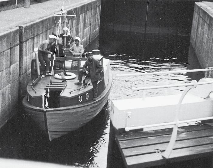 alueen historiasta. Myöhemmin selvisi, että pohjatiedot hän oli saanut isoisältään, joka oli toiminut EnsoGutzeit Oy:n uittopäällikkönä Savonlinnassa.