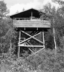 Pyhännän Kivijärvi Kivijärven torni on yksitasoinen, 6 metriä korkea ja siihen mahtuu 4 5 henkeä. Torni on rakennettu vuonna 1987.
