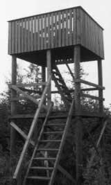 Joen pohjoispuolinen Ämmän lintutorni valmistui vuonna 1999, on kaksitasoinen, noin 5 metriä korkea ja siihen mahtuu 10 12 henkilöä.
