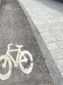 asfaltilla) tai kiviraidalla. Yhdistetty jalankulku- ja pyöräilytie, ei erottelua [3,0 4 m] Pyörätien jatke korotettuna.