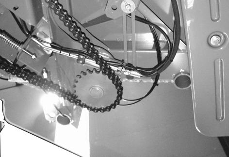 Hydrauliletkujen vauriot paaliporttia suljettaessa! Vaikutus: Henkilöiden loukkaantuminen tai koneen vauriot.