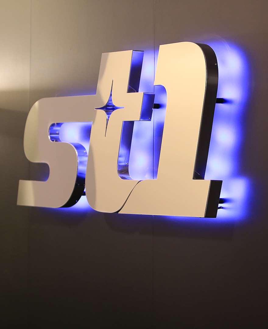 St1 Yhtenäinen järjestelmäkokonaisuus takaa muutoskyvyn St1:lle oli tullut yritysostojen myötä erilaisia järjestelmiä, jotka eivät keskustelleet keskenään.