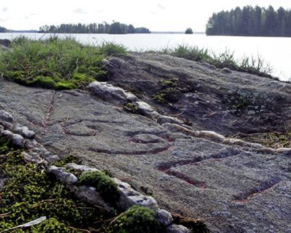 Vuosiluku 1595 ja kruunumerkki.