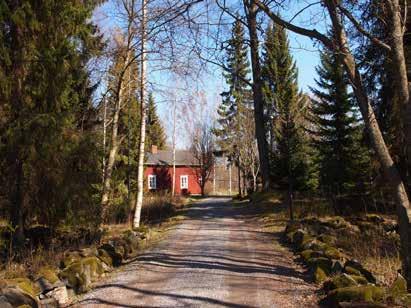 6. Bragen ulkomuseon alue 6.1. Bragen ulkomuseo muuttaa Hietalahden alueelle 1920-luvulla Alla: Bragen ulkomuseon sisääntuloportti Hietalahden puiston parkkipaikan kupeessa.