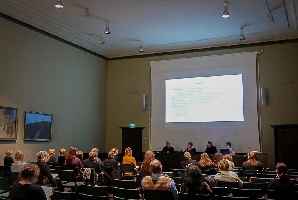 Joulukuussa 2016 Taiteilijaseurat-keskustelussa puhuttiin kuvataiteen tasa-arvosta. Taiteilijaseurat-keskusteluja järjestettiin vuoden aikana kolme. Kuva: Hanna Hannus.