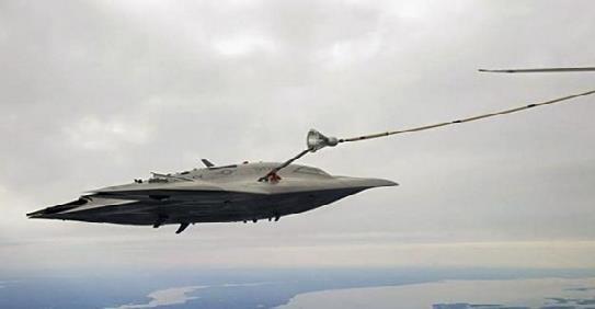 35 Kuva 5. Northrop Grumman X-47B suorittamassa ilmatankkausta [37] 3.