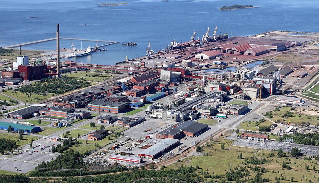 4 Kuva 1. Boliden Kokkolan tehdasalue Kokkolan sinkkitehtaan päätuotteena on puhdas sinkki, jota valmistetaan kolmena erikokoisena tuotteena. Pienin on 25 kiloa painava harkko ja suurin on 4000 kiloa.