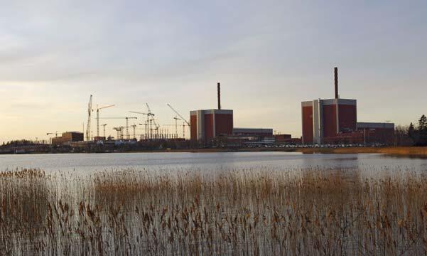 15 Ydinvoima lisää reservien tarvetta Olkiluoto 3 (1600 MW) lisää nopean häiriöreservin tarvetta järjestelmäsuoja kytkee häiriötilanteessa 300 MW teollisuuskuormaa irti, joten verkkovaikutus eli