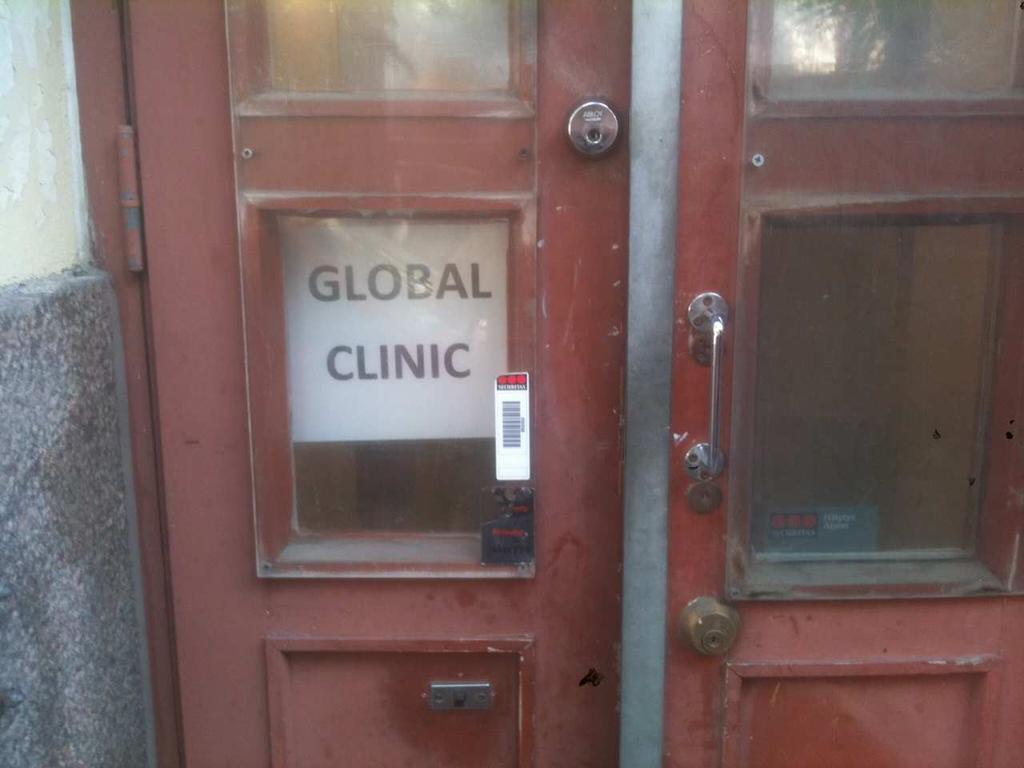 Global Clinic Paperittomien siirtolaisten hoito Helsingissä Ville Holmberg, LT, sisätautien erikoislääkäri HYKS Infektiosairauksein klinikka ja Global Clinic Helsinki Global Clinic Helsinki Aloitti