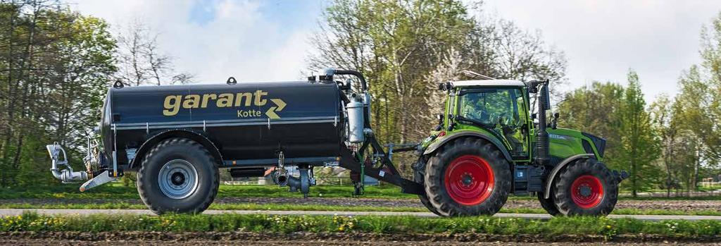 Joustavuus ja tehokkuus käsi kädessä. Fendt 300 Varion Profi-malli on pienikokoinen traktori, joka tekee päivittäisestä työstä joustavaa ja tehokasta.