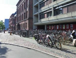 Myös ihmisten liikkumistarpeeseen on pyritty vaikuttamaan muun muassa palveluiden sijoittelulla. - Polkupyöräilyn osuus kulkutavoista on noussut vuodesta 19 lähes % ja on nyt 3 %.
