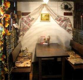 Pieni ja kodikas ravintola tarjoaa parhaita ukrainalaisia perinneruokia ja mukavaa ilmapiiriä.  Perinteinen ukrainalainen illallinen (35 ) ja hurmaava taikurin esitys (25 ).