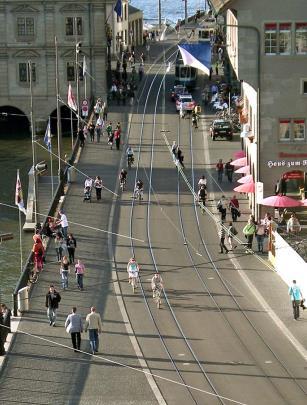 Valtaosa haastateltavista, noin 73 % piti katua houkuttelevampana ja parempana myös työntekijöiden kannalta, kadulle lisättyjen pyöräkaistojen ansiosta.