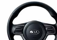 sisältää myös ääniohjauksen*. * Ääniohjaus toiminto on saatavilla vain kun Apple CarPlay tai Android Auto on kytkettynä.