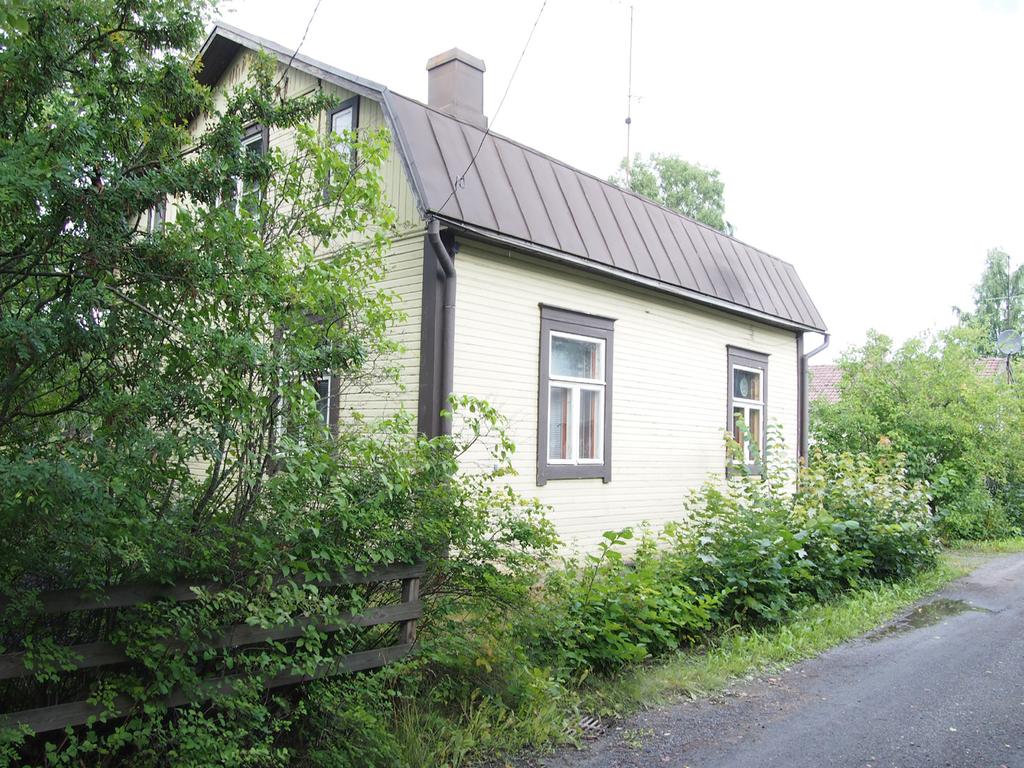 Vaikka vanhat rakennukset korjataan käyttäen vanhoja yksityiskohtia ja aiheita uudet rakennukset voidaan sovittaa alueelle vaikka ne olisivat moderneja.