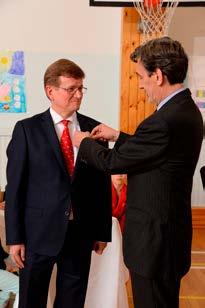 Ansiomerkit Prix d honneur Ordre des Palmes académiques Monsieur Olli Rantala, bibliothécaire du LFF depuis 1996, a été nommé Chevalier dans l Ordre des Palmes Académiques pour son engagement