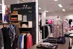 Toiseen kerrokseen on keskitetty miesten pukeutuminen, suosittu outlet-osasto sekä sportin alue.