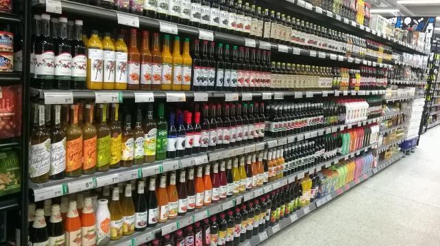 Mehuhyllyn tuotevalikoima oli laaja, mutta