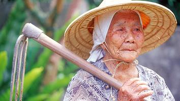 Japanin Okinawassa maailman vanhimmat asukkaat