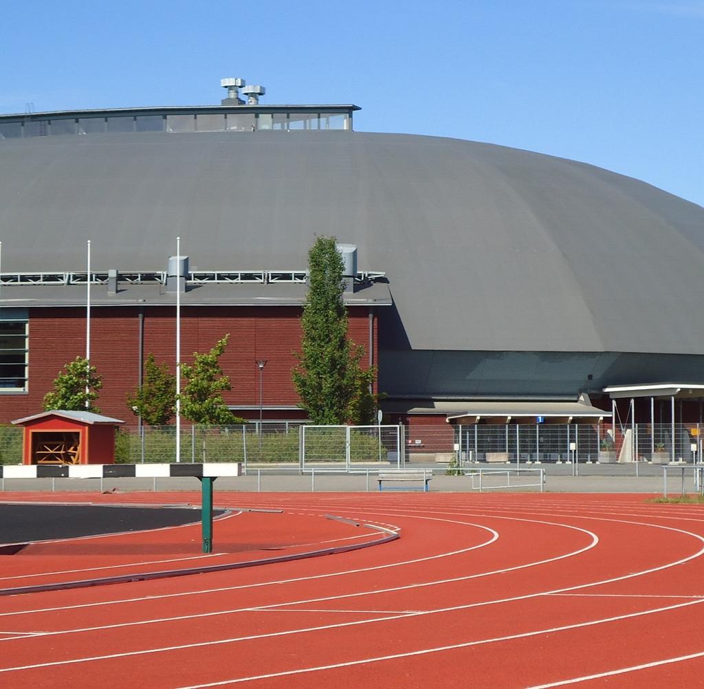 2004 JOENSUU AREENA Suomen suurin puurakennus. Hallin runko koottu 28 lähes identtisestä puukehästä, jotka yhtyvät rakennuksen harjalla venemäiseen kattolyhtyyn.