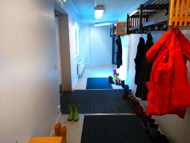 Keittiön sisäänkäynnin kohdalla ulkoseinän ja väliseinän