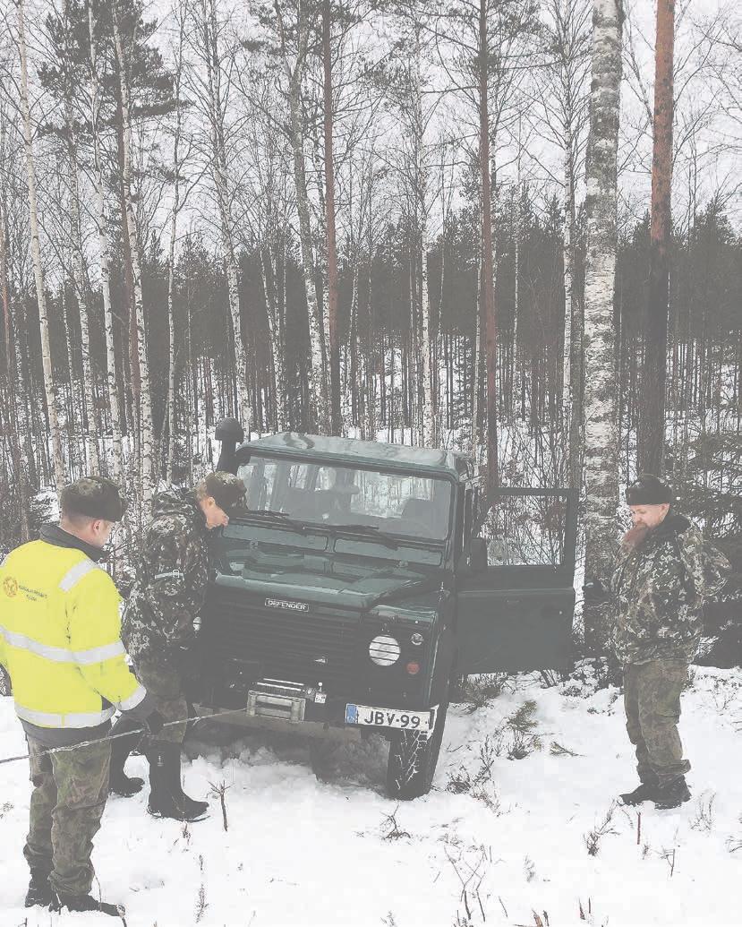 13 B ajolupakoulutus Vekaranjärvellä 21.- 22.1.2017 Ajoneuvon vinssaaminen ojasta.