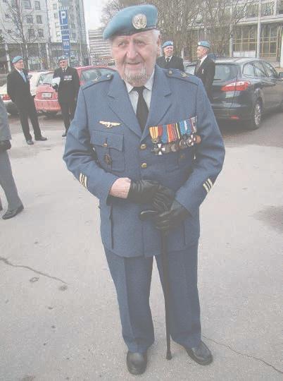 16 Kansallisen veteraanipäivän juhla Kouvolassa Seppeleen laskutilaisuuteen valmistautumassa vas. Jaak Saar, Erkki Rika, Kalev Naur ja Jorma Hanski.