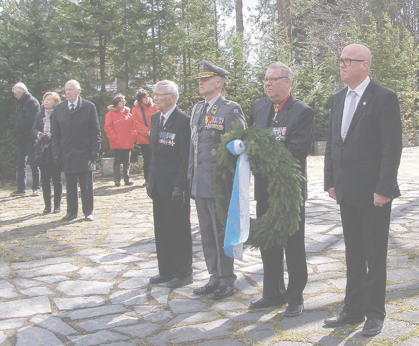 He olivat saapuneet edellisenä iltana Kymenlaakson reserviläispiirin vieraiksi. Vieraat halusivat monella tapaa kunnioittaa Suomen kansallisen veteraanipäivän juhlaa.