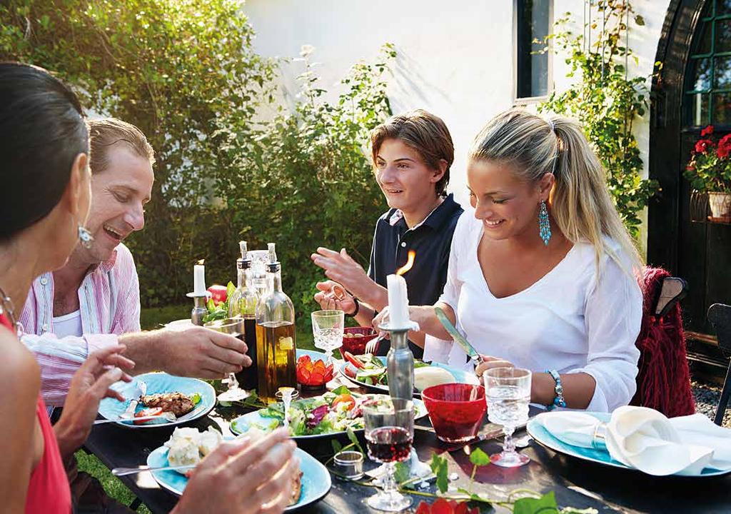 Ruoho leikkautuu pieneksi paloiksi ja kierrättyy suoraan välittämään kosteutta ja luontaisia ravinteita nurmikollesi. XK4 160 HD [2F6230513/C16] B&S Intek 4155 AVS 500 cc.