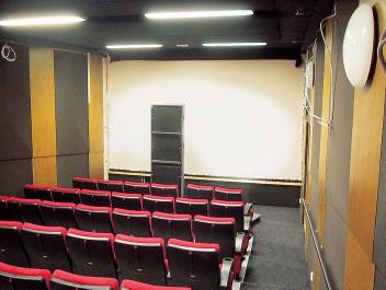 6 7 Mittaukset Kohteessa tehtiin sen valmistuttua perusteelliset mittaukset, joissa selvitettiin mm. elokuvateatterien ja asuntojen välistä ääneneristävyyttä.