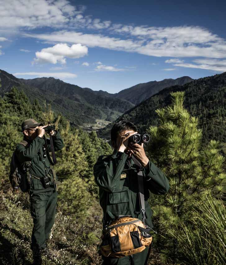Metsänvartijat tarkkailevat kansallispuistoja Bhutanissa.