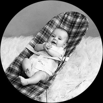 BABYBJÖRN Sitteri Bliss - Historiaa Kaikki alkoi sitteristä. Ensimmäinen sitteri valmistettiin Björn Jakobsonin aloitteesta vuonna 1961. Se oli BabyBjörnin lähtölaukaus.