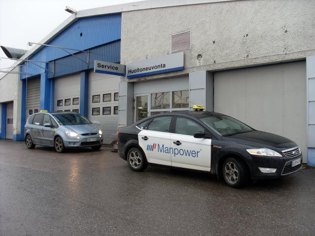 TAMPEREEN AMMATTIKORKEAKOULU TUTKINTOTYÖ 9 ( 53 ) Hyötyajoneuvo-osaston toimintaa johtaa myyntipäällikkö, jonka alaisena työskentelee 3 automyyjää, autosihteeri ja myyntiavustaja.