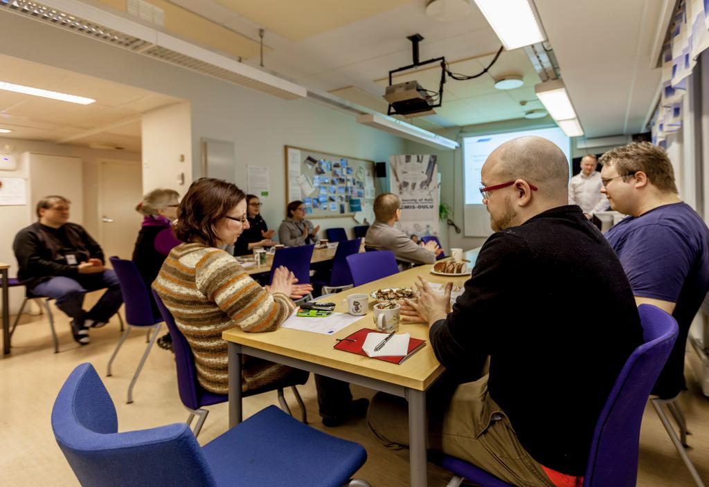 12 YLIOPISTOKESKUKSEN TOIMINTA Kirjastopalvelut Kajaanin ammattikorkeakoulun kirjasto palvelee Oulun yliopiston Kajaanin yksiköitä ja avoimen yliopiston opiskelijoita.