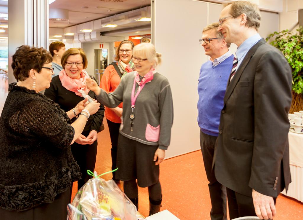 4 JOHTAJAN KATSAUS JOHTAJAN KATSAUS Eurooppa 2020 -strategia on EU:n kasvustrategia tulevalle vuosikymmenelle. Muuttuvassa maailmassa EU:n halutaan olevan älykäs, kestävä ja osallistava talous.