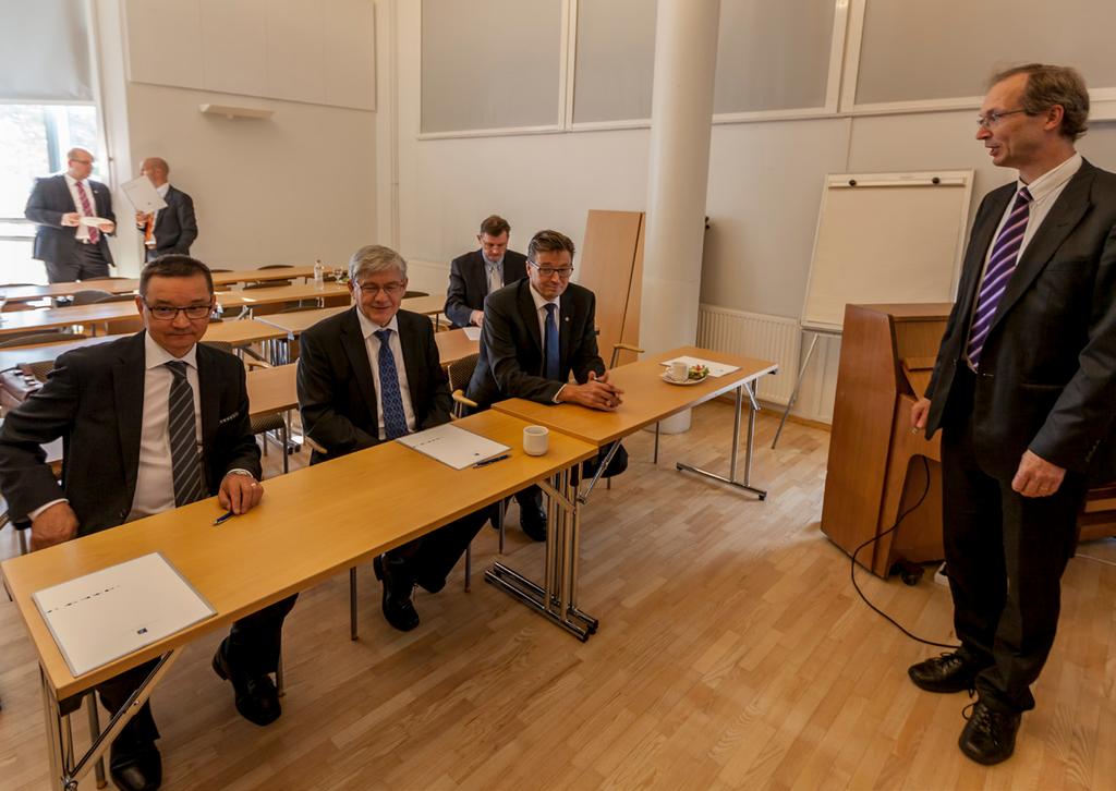 JOHTAJAN KATSAUS 5 nen on alueellisen innovaatiopolitiikan konsepti, jonka mukaan maiden ja alueiden tulisi tunnistaa ja valita omat vahvuusalueensa, joihin tulevaisuuden panostukset ja investoinnit
